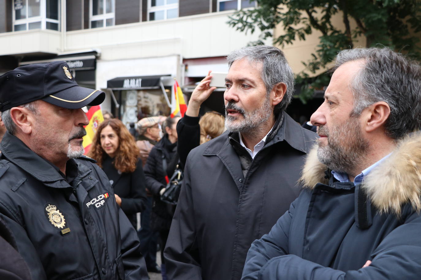 Fotos: Concentración en León en apoyo a los miembros de la Policía Nacional desplegados en Cataluña