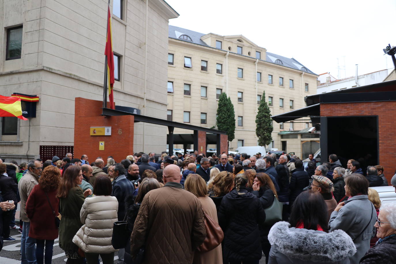 Fotos: Concentración en León en apoyo a los miembros de la Policía Nacional desplegados en Cataluña