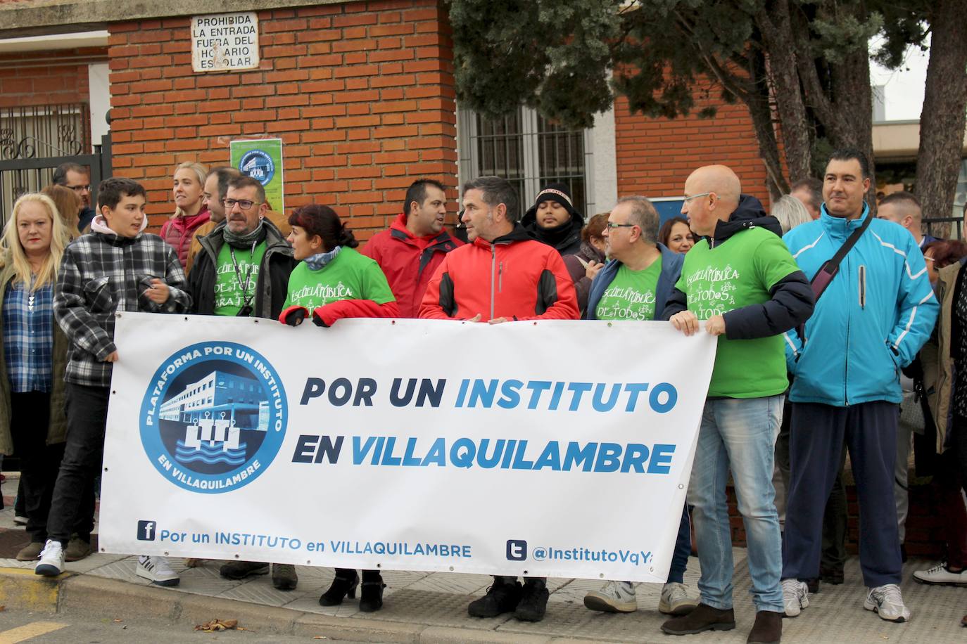 Fotos: Concentración para reclamar un instituto en Villaquilambre