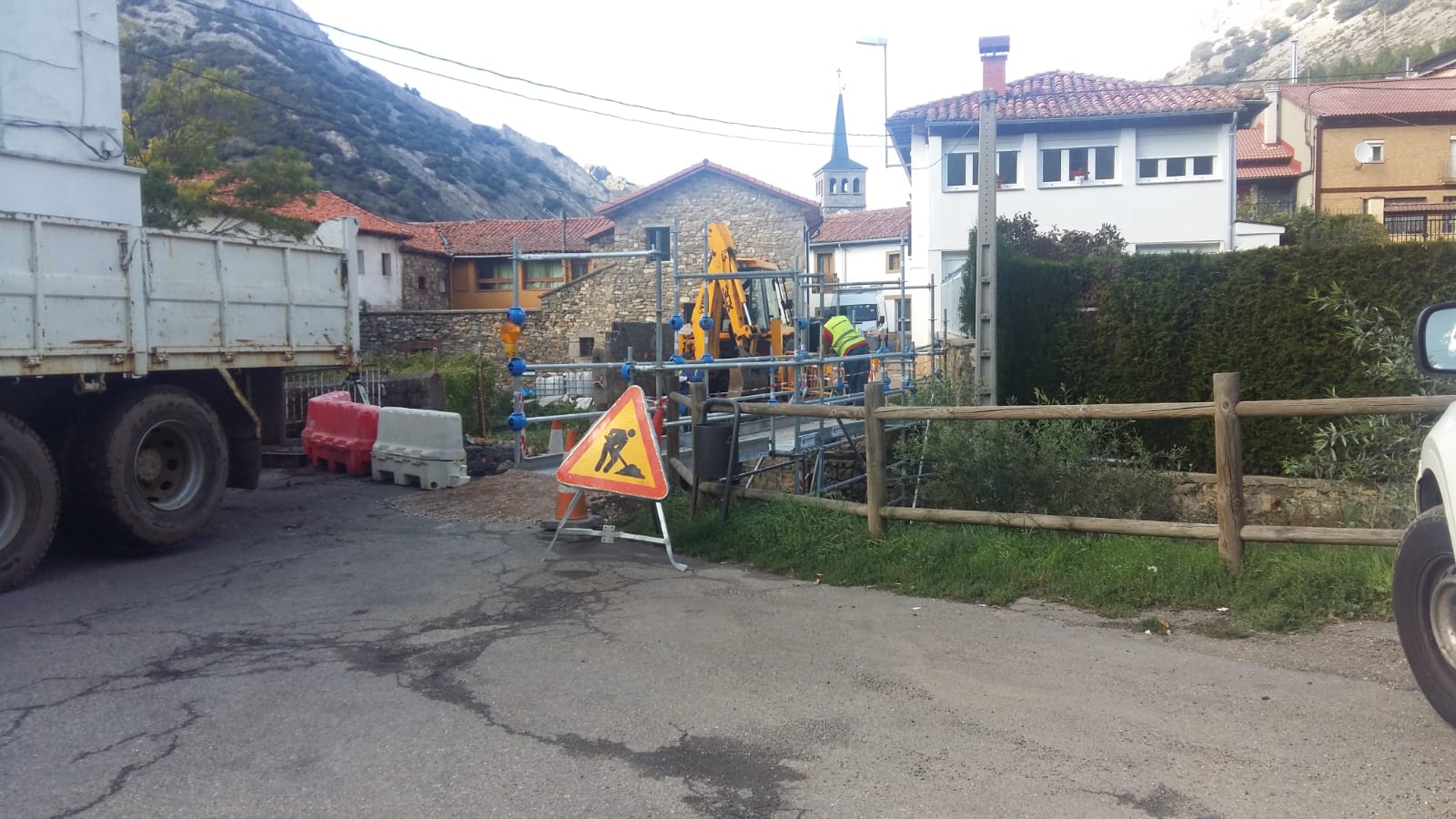 Construcción de un nuevo puente en Ciñera sobre el arroyo del Faedo.