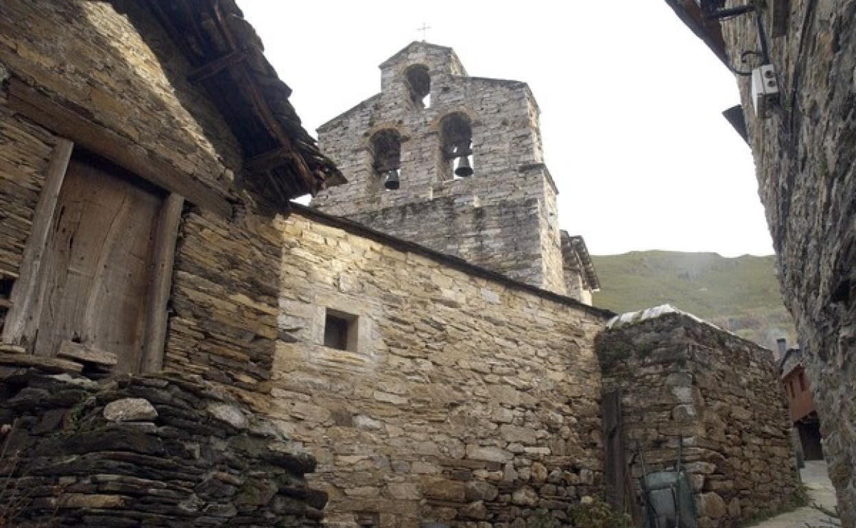 Iglesia mozárabe de Peñalba de Santiago. 