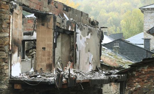 Imagen de la vivienda arrasada por las llamas.