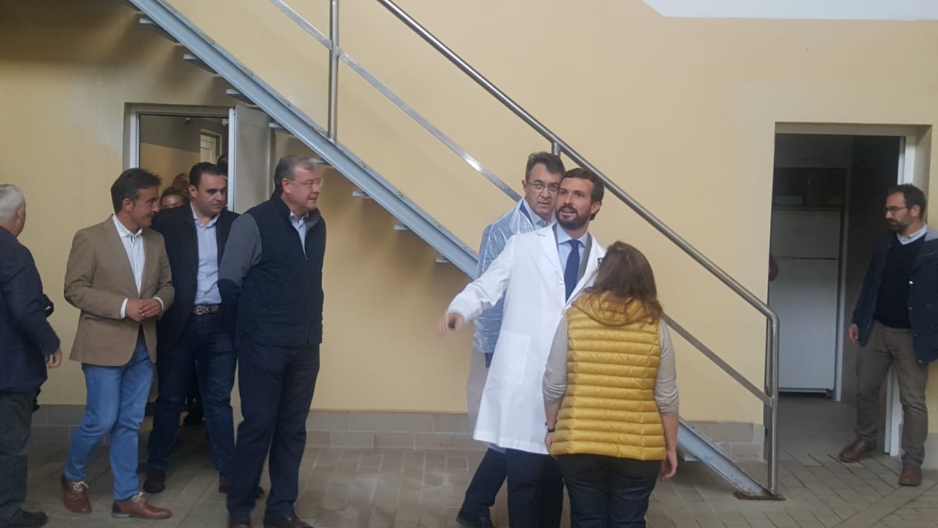 Casado se compromete con León: «España necesita otro presidente leonés pero uno que no deje tres millones de parados».