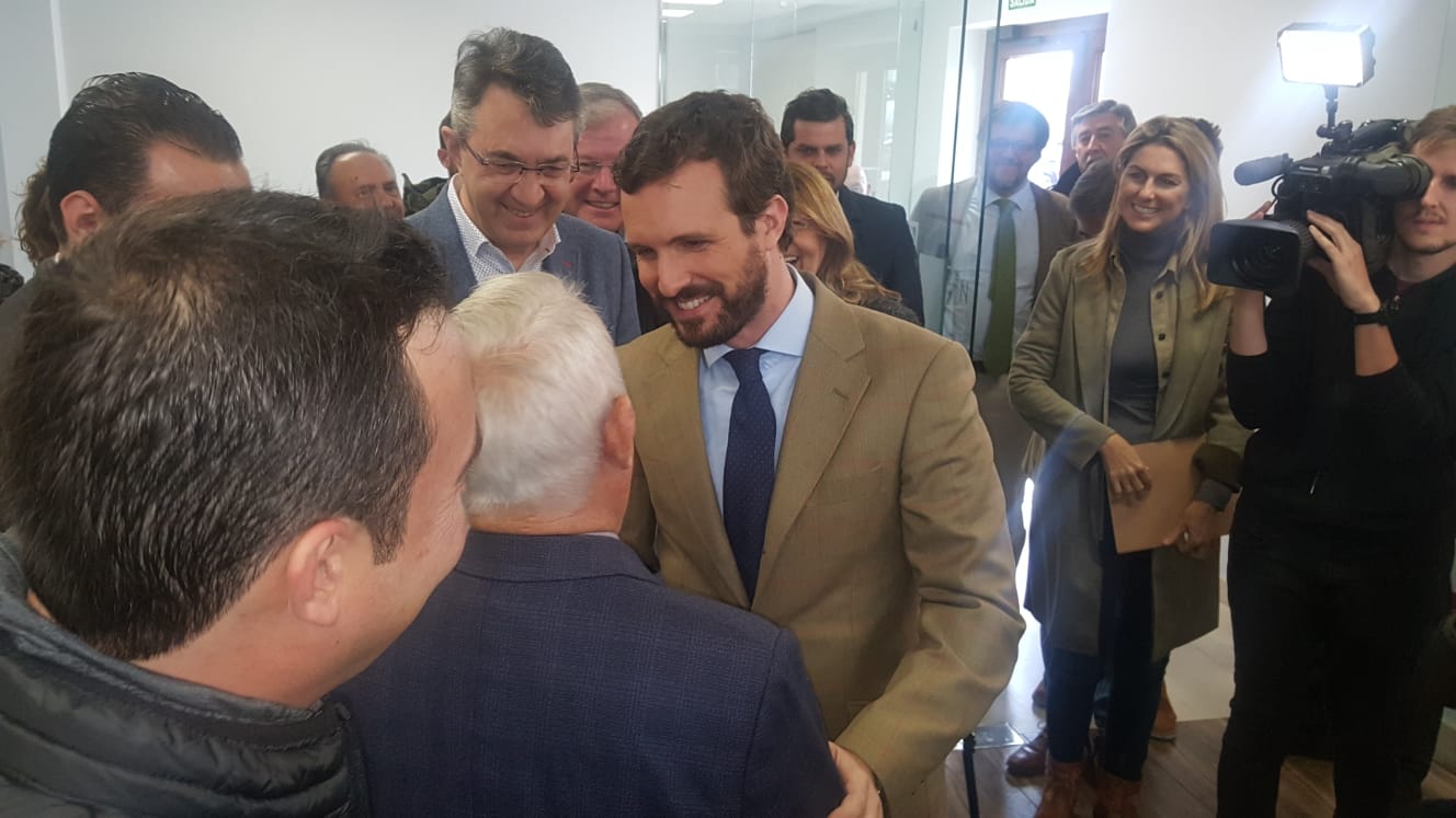 Casado se compromete con León: «España necesita otro presidente leonés pero uno que no deje tres millones de parados».