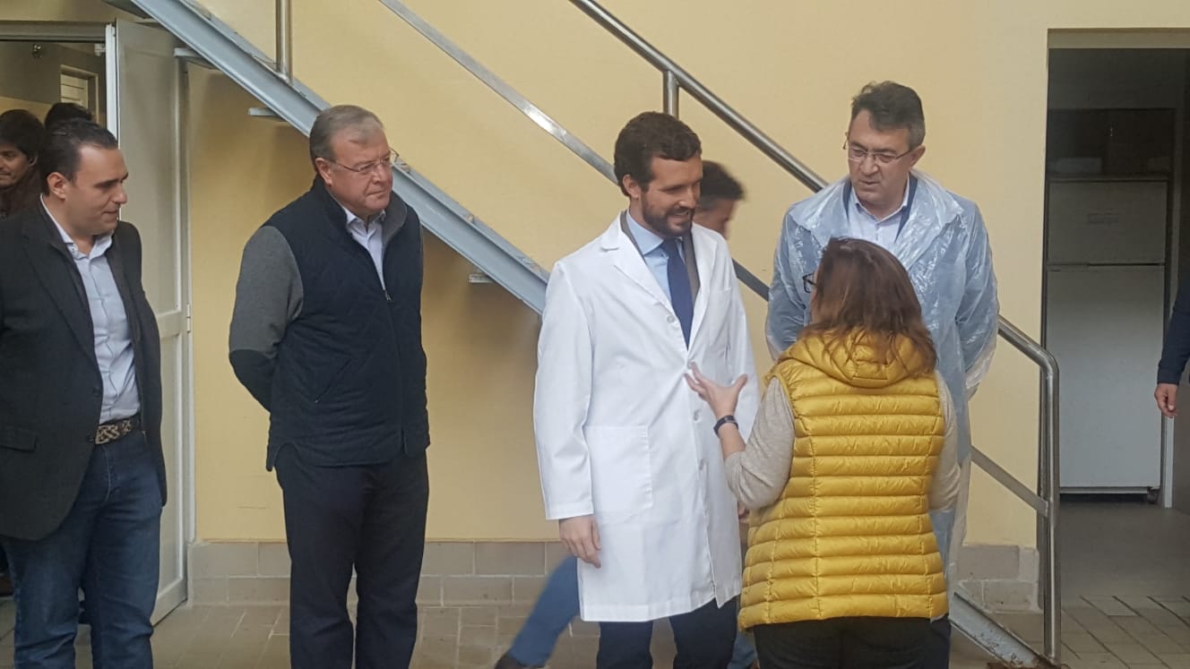 Casado se compromete con León: «España necesita otro presidente leonés pero uno que no deje tres millones de parados».