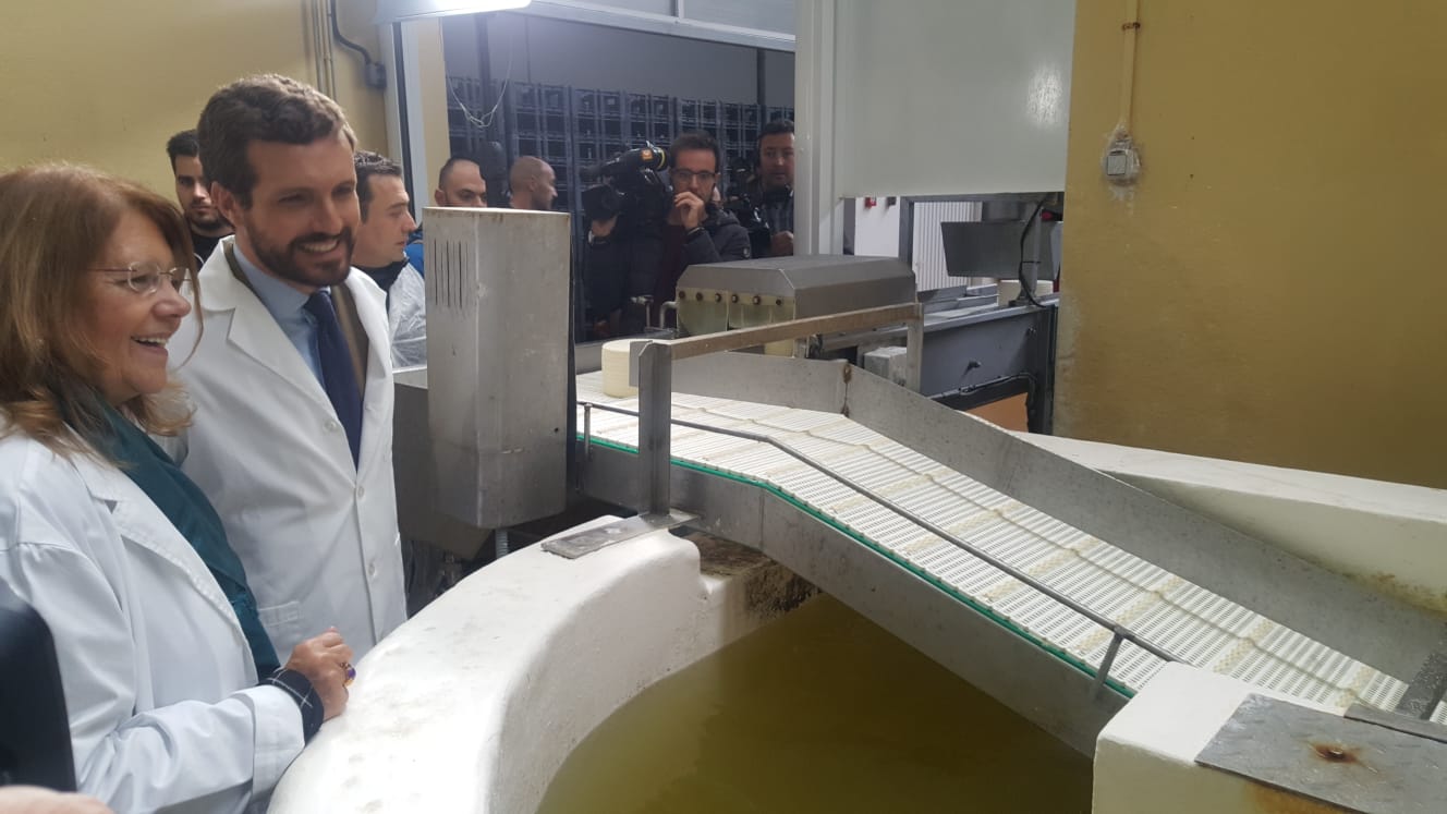 Casado se compromete con León: «España necesita otro presidente leonés pero uno que no deje tres millones de parados».