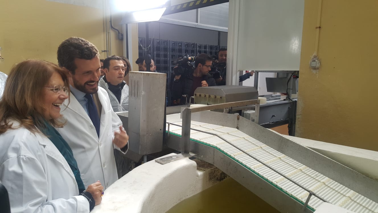 Casado se compromete con León: «España necesita otro presidente leonés pero uno que no deje tres millones de parados».