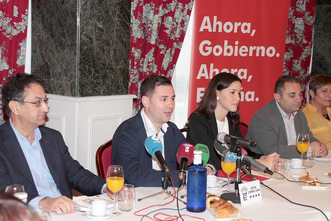 Un instante de la presentación de candidatos.