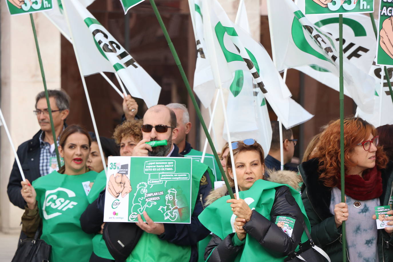 Los sindicatos de los empleados públicos reivindican que la Junta de Castilla y León devuelva los derechos a los 15.000 funcionarios de la provincia.