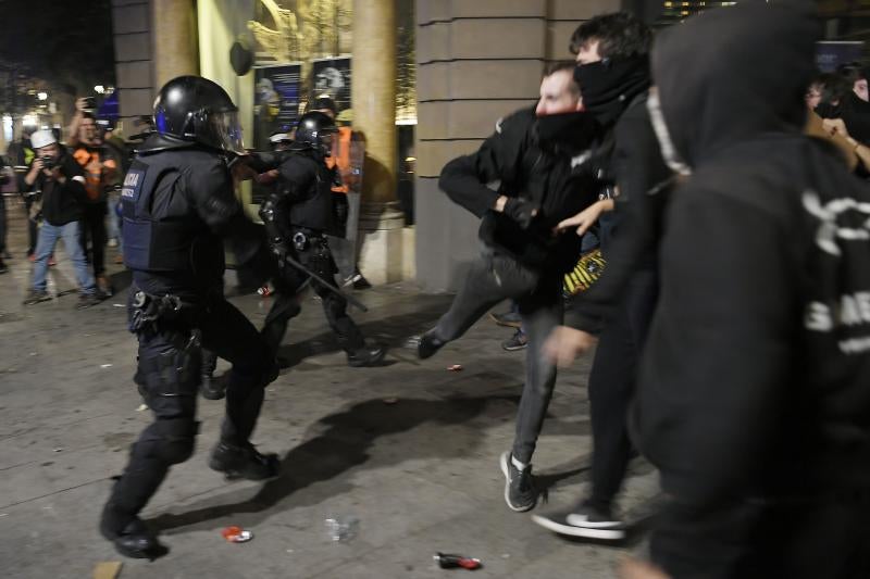 Fotos: La violencia vuelve a las calles de Barcelona