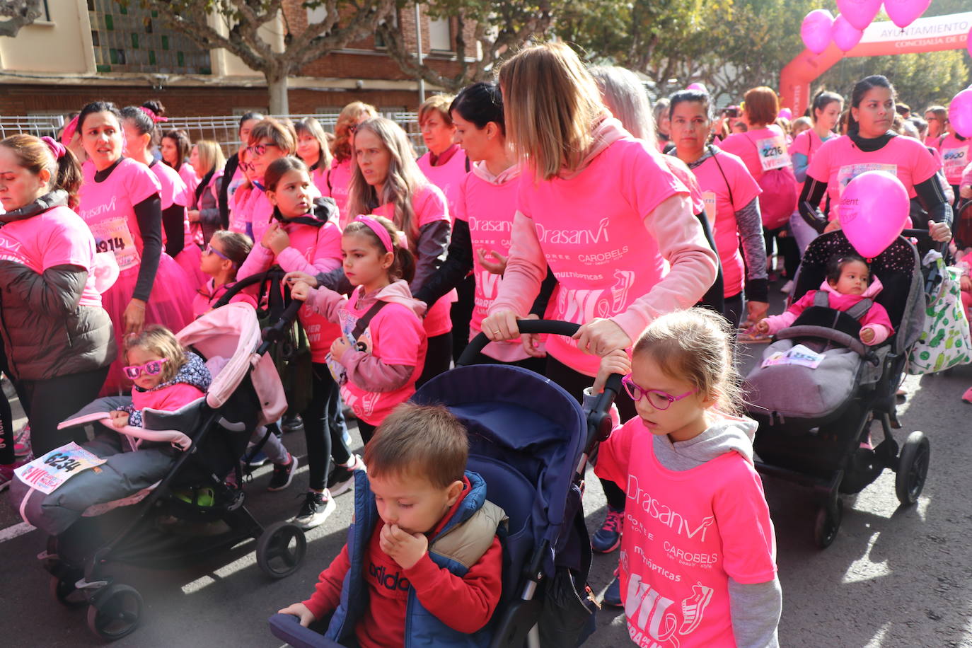 La ciudad de León acoge una nueva carrera de la lucha contra el cáncer de mama.