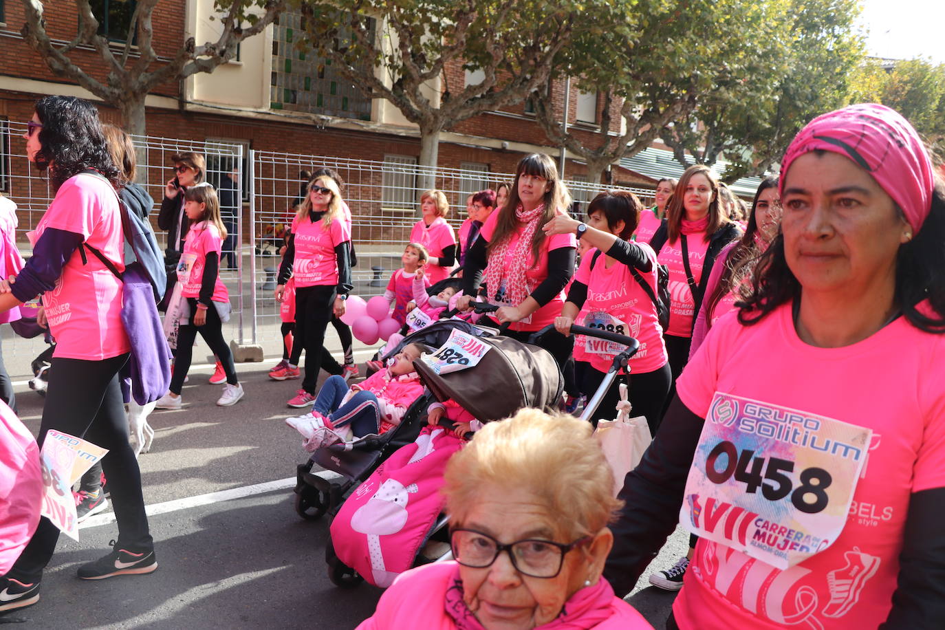 La ciudad de León acoge una nueva carrera de la lucha contra el cáncer de mama.