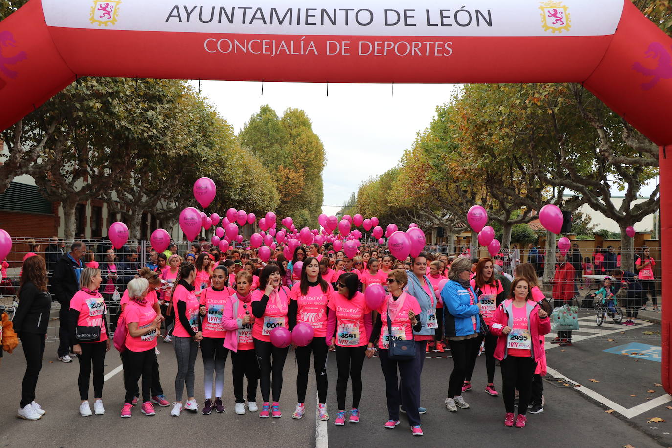 La ciudad de León acoge una nueva carrera de la lucha contra el cáncer de mama.