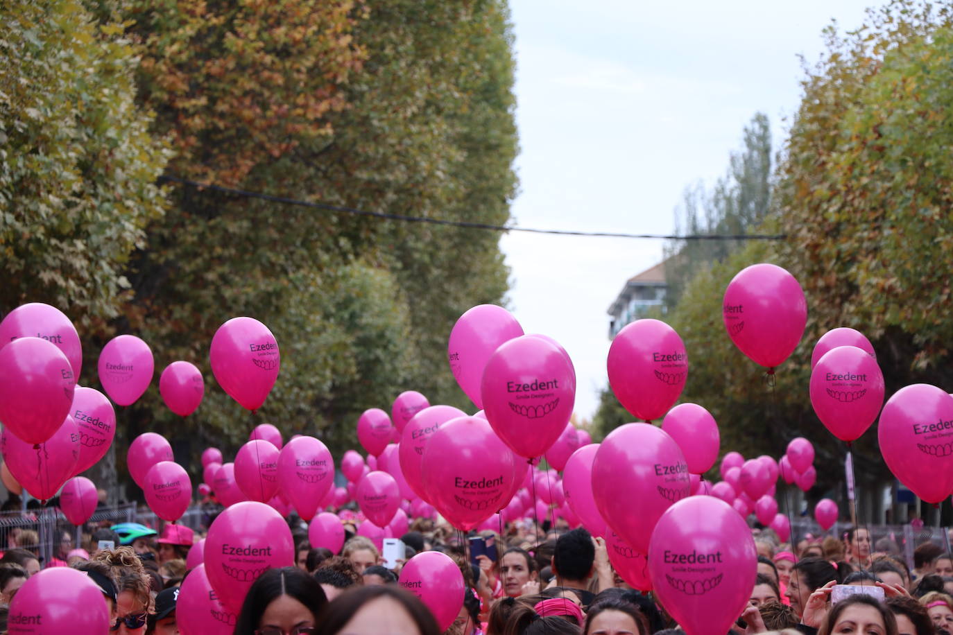 La ciudad de León acoge una nueva carrera de la lucha contra el cáncer de mama.