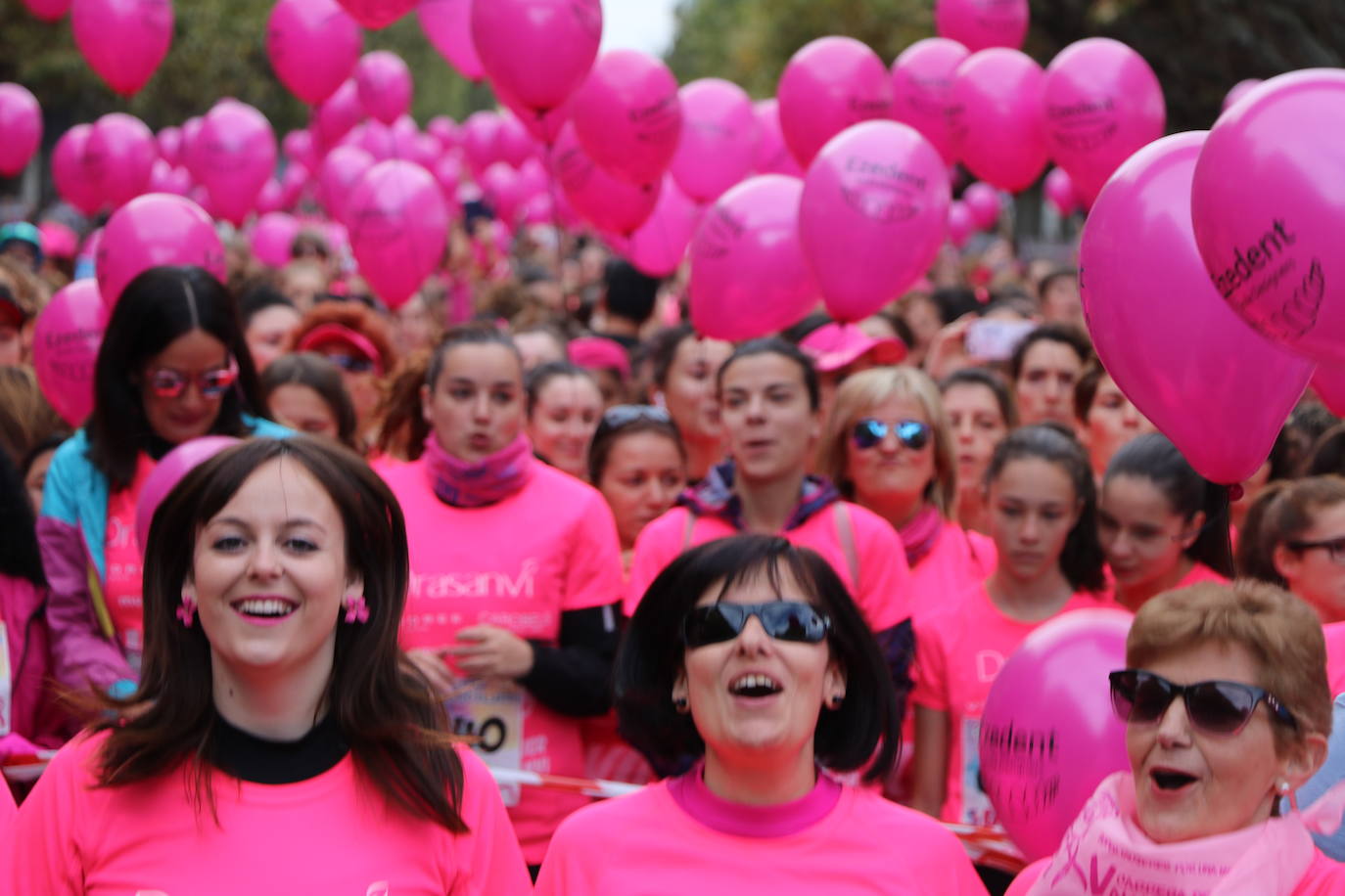 La ciudad de León acoge una nueva carrera de la lucha contra el cáncer de mama.