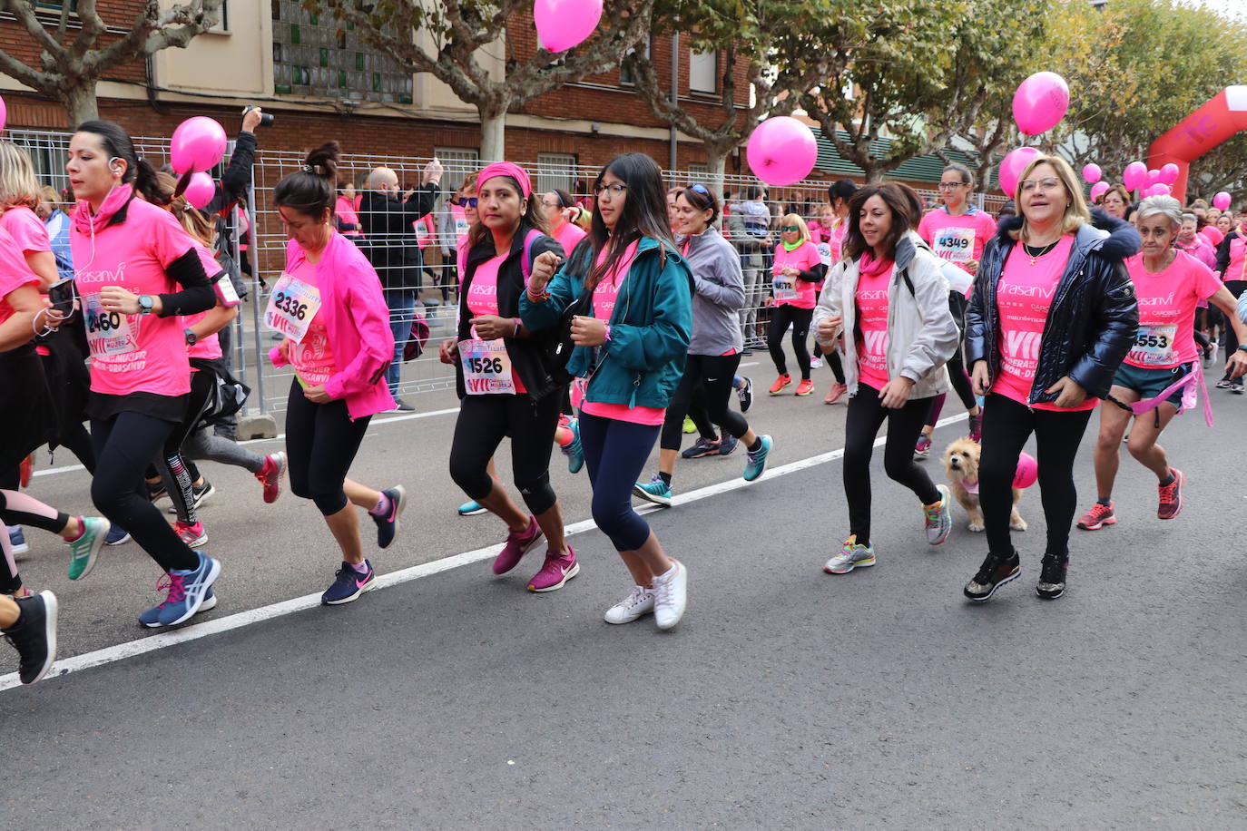 La ciudad de León acoge una nueva carrera de la lucha contra el cáncer de mama.