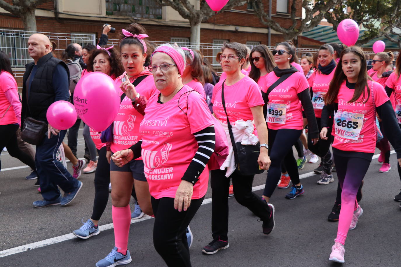 La ciudad de León acoge una nueva carrera de la lucha contra el cáncer de mama.