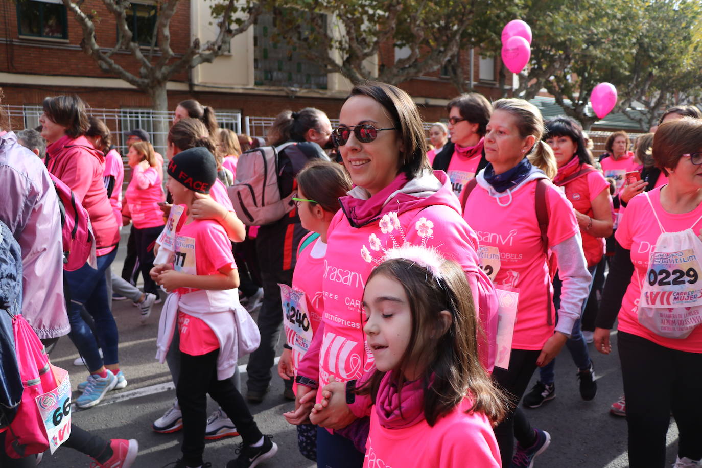 La ciudad de León acoge una nueva carrera de la lucha contra el cáncer de mama.