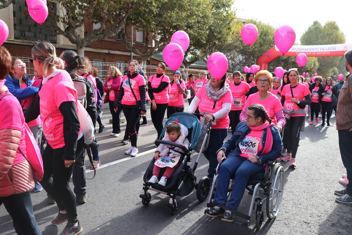 La ciudad de León acoge una nueva carrera de la lucha contra el cáncer de mama.