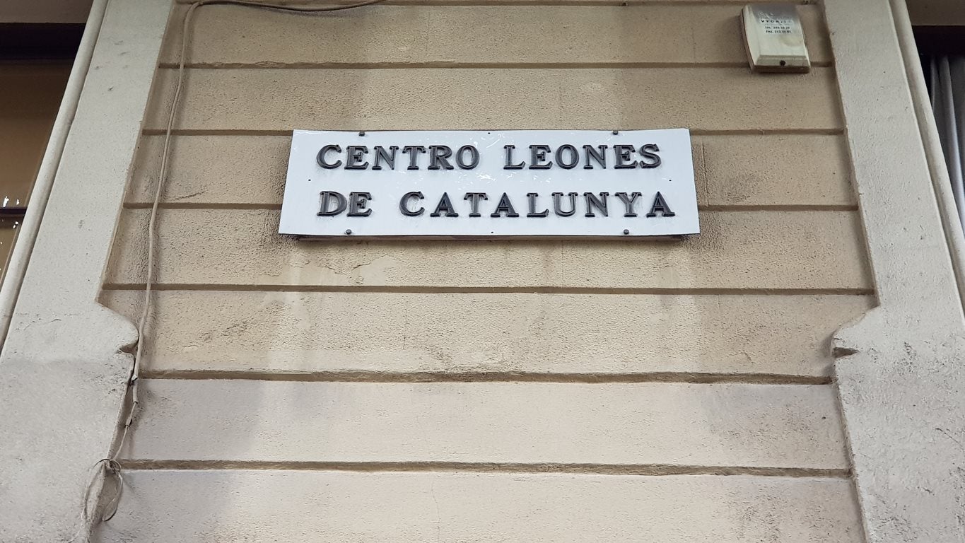 León pierde una de sus mejores embajadas y cierra la 'Casa de León' en Barcelona por la falta de apoyo institucional. En las fotografías, actos conmemorativos en 2018.