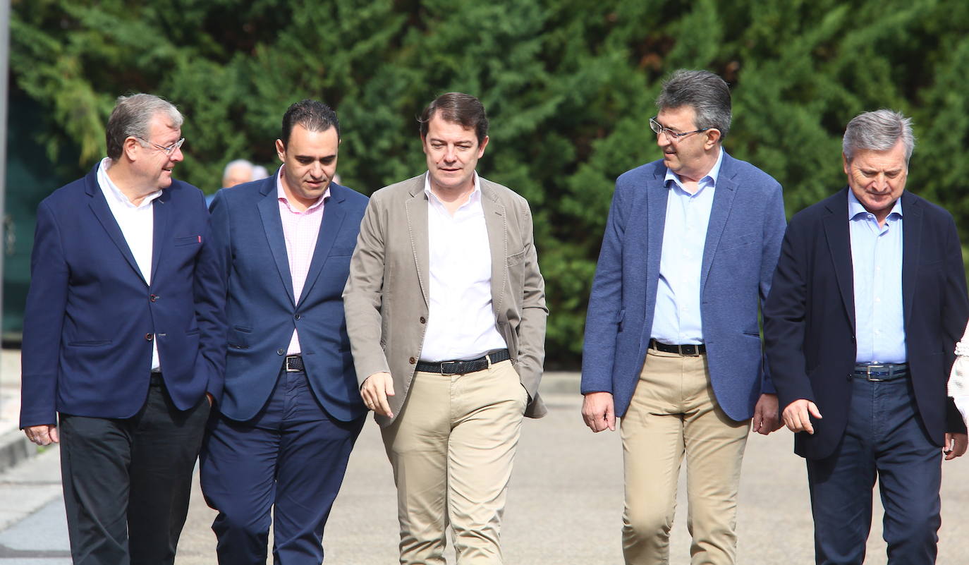 Fotos: El presidente del PPCyL participa en la celebración del 40 aniversario del PP en el Bierzo