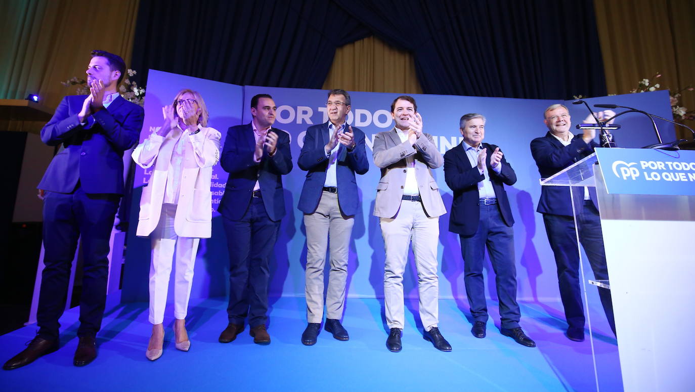 Fotos: El presidente del PPCyL participa en la celebración del 40 aniversario del PP en el Bierzo