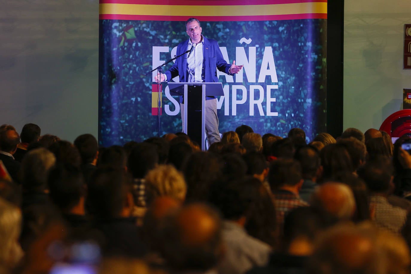 Ortega Smirh, secretario general de Vox, participa en un acto de campaña en León.