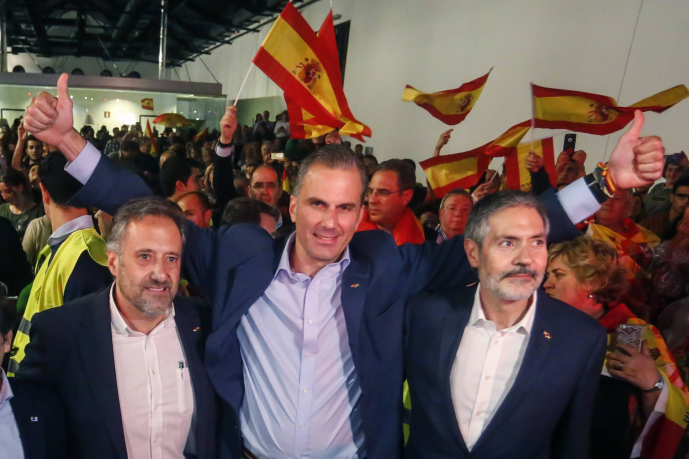 Ortega Smirh, secretario general de Vox, participa en un acto de campaña en León.