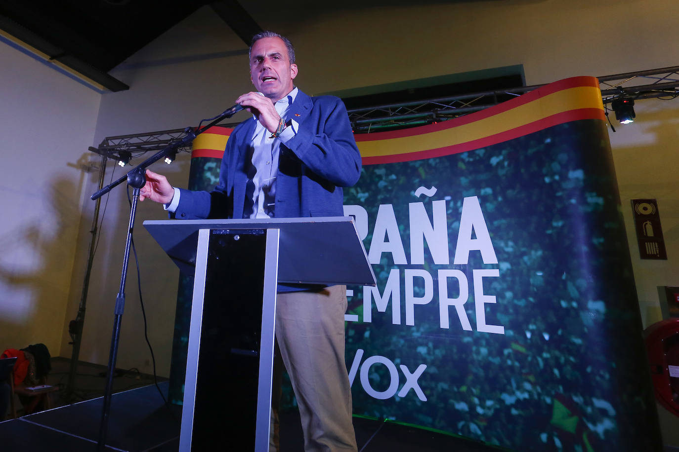 Ortega Smirh, secretario general de Vox, participa en un acto de campaña en León.