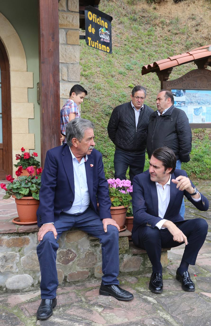 El presidente de la Junta de Castilla y León, Alfonso Fernández Mañueco, asiste a la reunión de la Comisión de Gestión del Parque Nacional de los Picos de Europa, junto a los presidentes de Cantabria, Miguel Ángel Revilla; y de Asturias, Adrián Barbón.