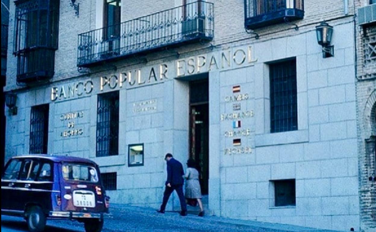 Imagen de archivo del primer cajero automático abierto en España en 1974.