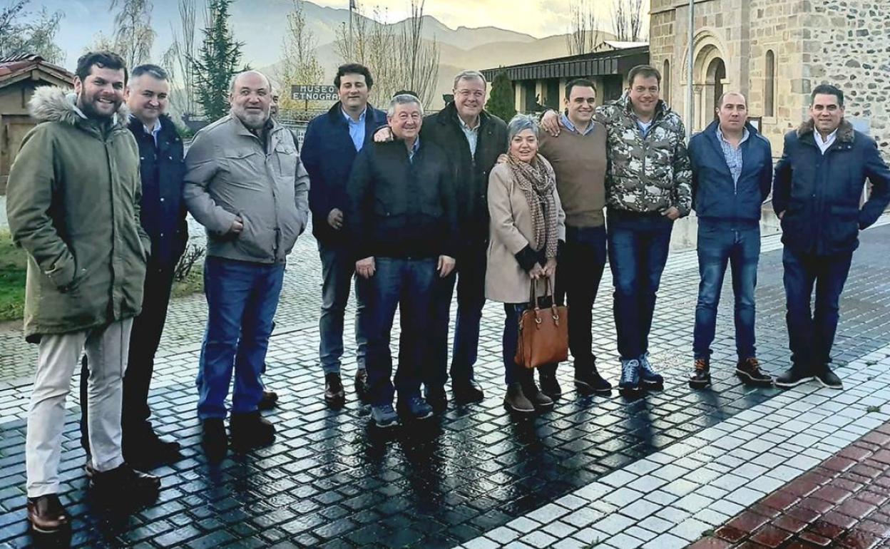 Candidatos al Congreso y el Senado durante la campaña del PP por la provincia de León.