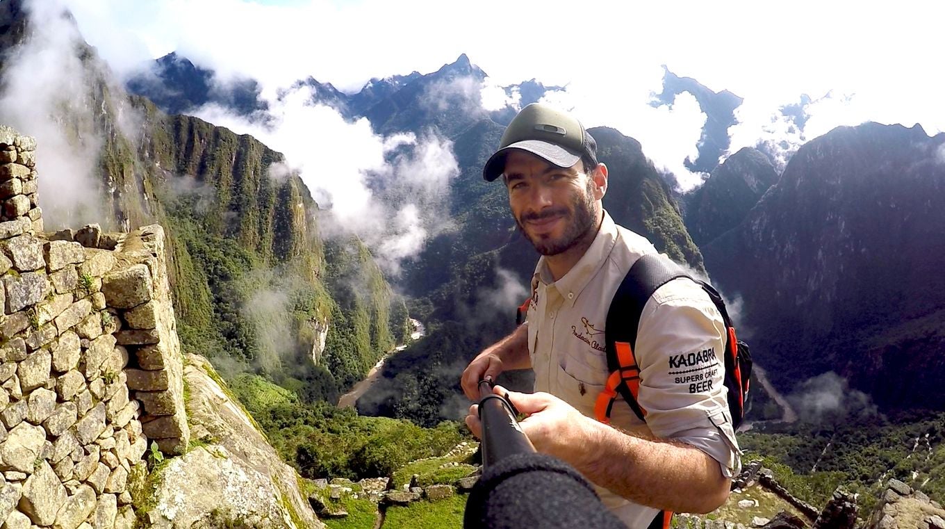 Exluchador de lucha leonesa, judoka, apasionado y viajero el leonés David Flecha edita 'América fotografiada', el libro que resume un intenso viaje de 25.000 kilómetros desde Ushuaia (Argentina) hasta Alaska. En el punto de partida el objetivo solo era «conseguir que mis amigos viajaran conmigo»