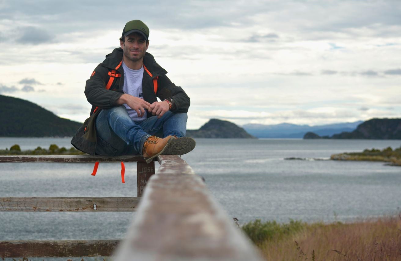 Exluchador de lucha leonesa, judoka, apasionado y viajero el leonés David Flecha edita 'América fotografiada', el libro que resume un intenso viaje de 25.000 kilómetros desde Ushuaia (Argentina) hasta Alaska. En el punto de partida el objetivo solo era «conseguir que mis amigos viajaran conmigo»