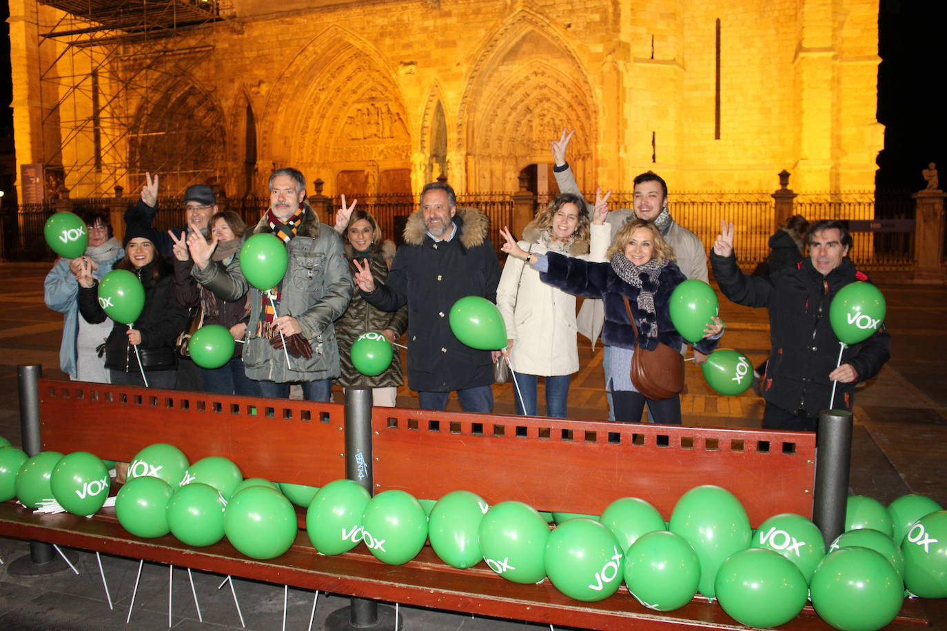 La formación de SAntiago Abascal se muestra optimista con sacar el diputado por León a los pies de la Catedral.