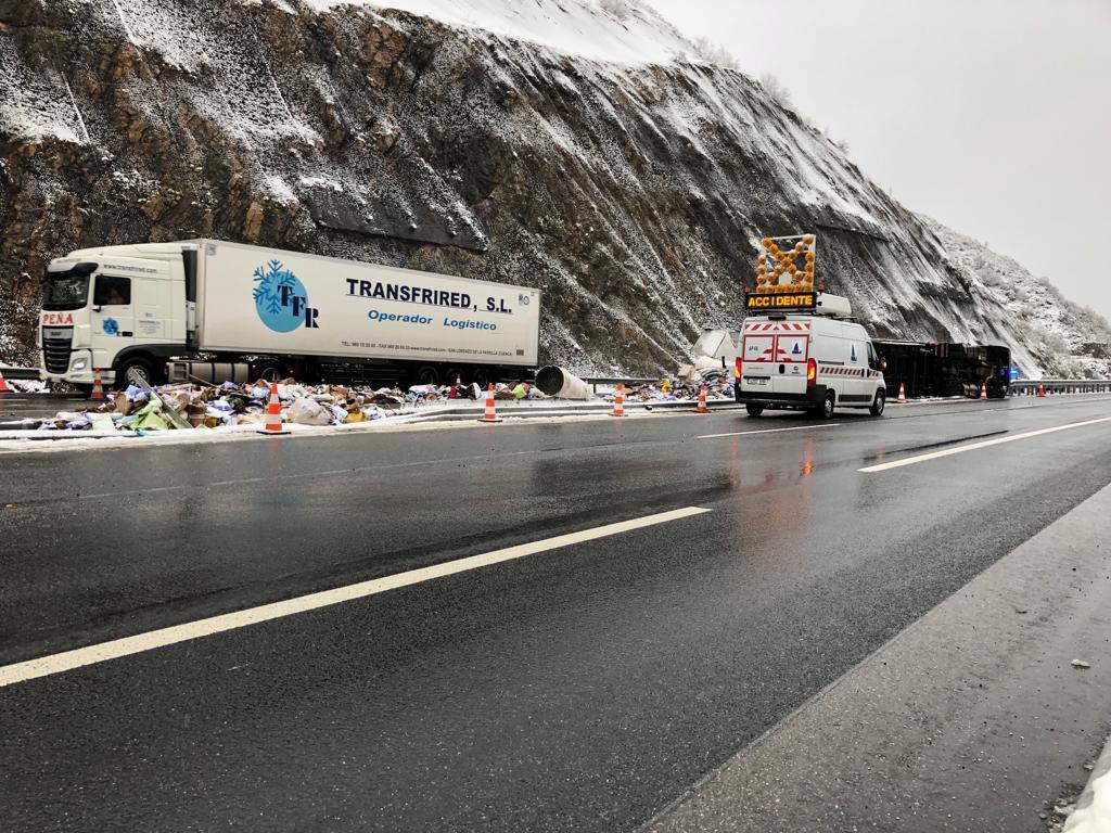 Tras el accidente mortal, la circulación en sentido Asturias, según informó, Aucalsa, quedaba restablecida en torno a las 8 horas, mientras que la calzada en sentido León quedaba totalmente expedita a las nueve menos cinco de la mañana