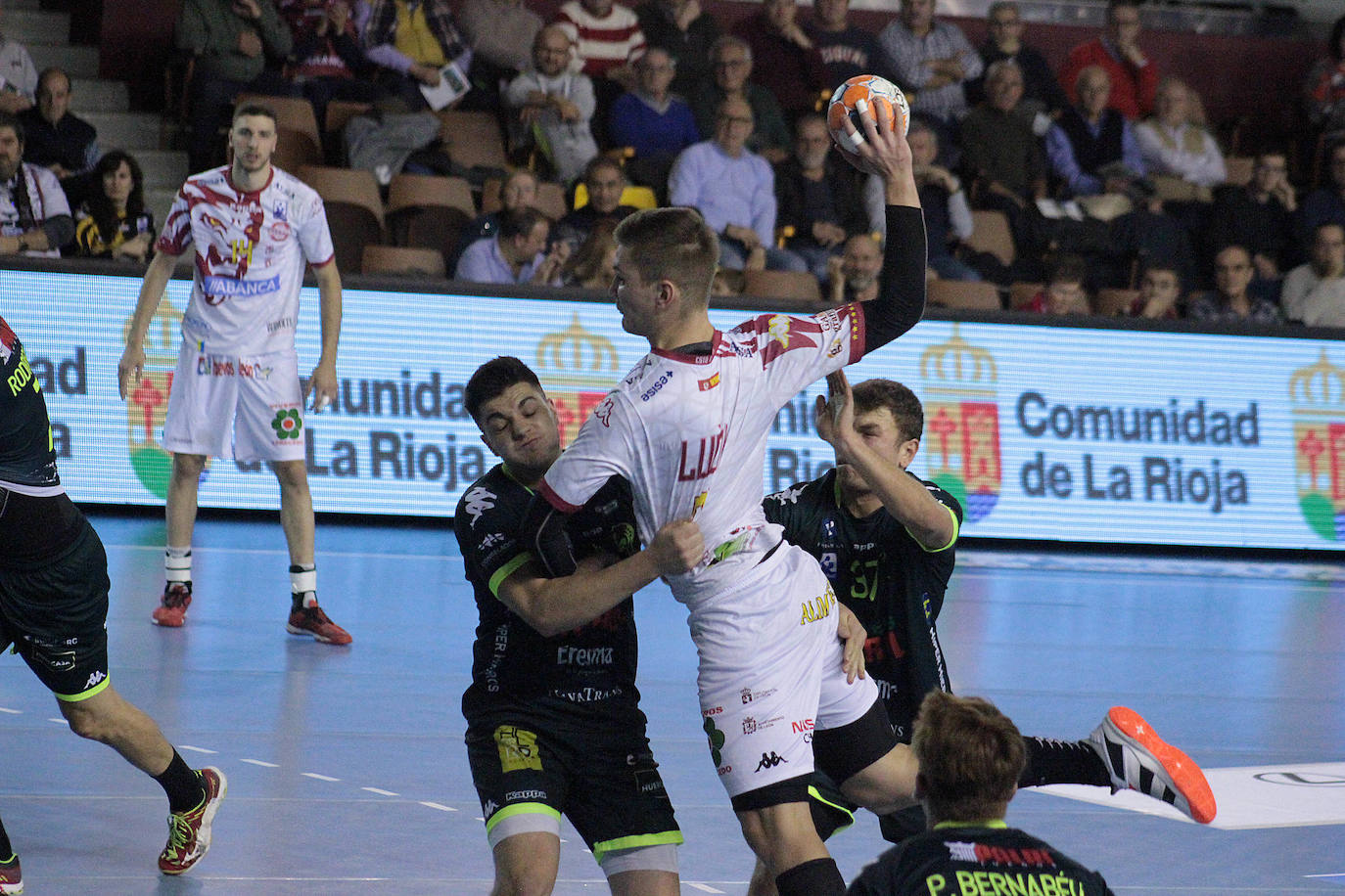 Los leoneses disputaron la novena jornada de la Liga Asobal en el Palacio de los Deportes ante el debutante equipo castellano.