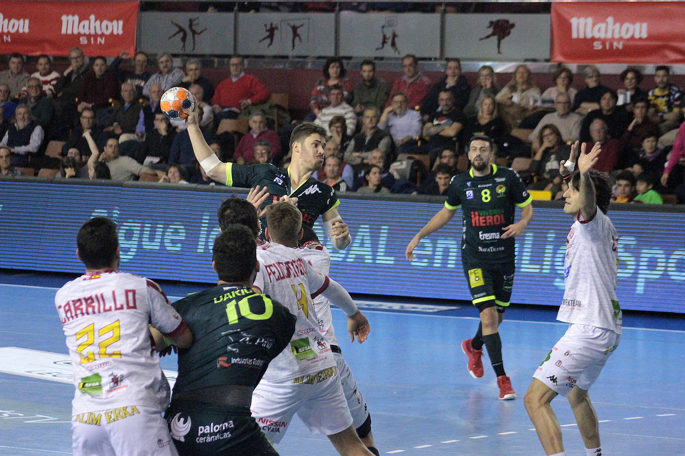 Los leoneses disputaron la novena jornada de la Liga Asobal en el Palacio de los Deportes ante el debutante equipo castellano.