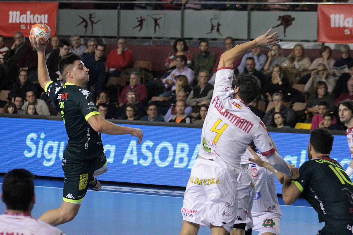 Los leoneses disputaron la novena jornada de la Liga Asobal en el Palacio de los Deportes ante el debutante equipo castellano.