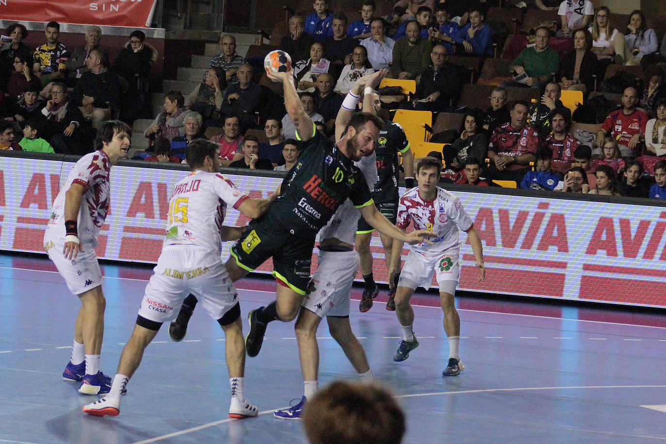 Los leoneses disputaron la novena jornada de la Liga Asobal en el Palacio de los Deportes ante el debutante equipo castellano.