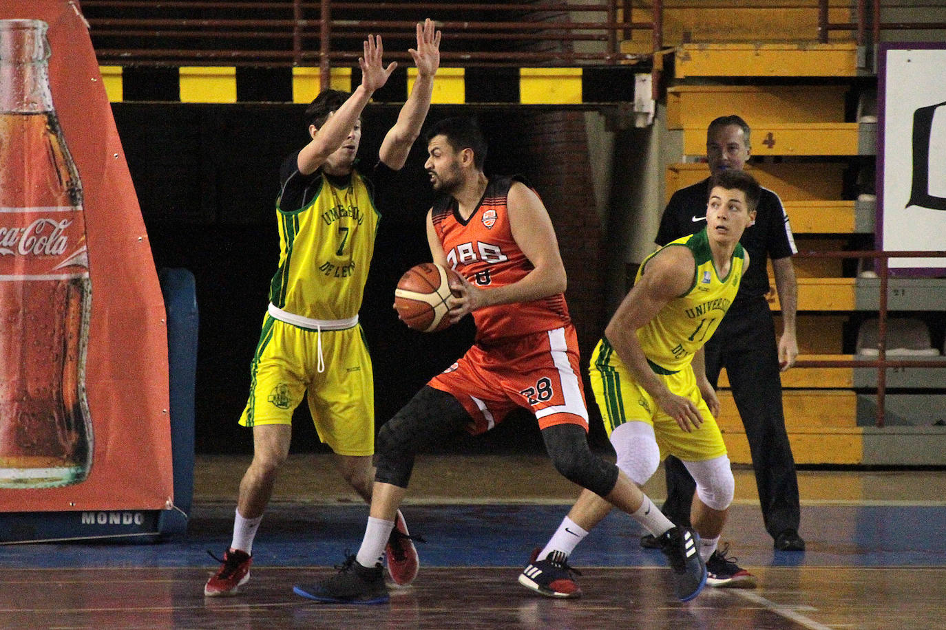 El Basket León recibía al equio de Porriño en una nueva jornada de la Liga EBA en su Grupo A-B