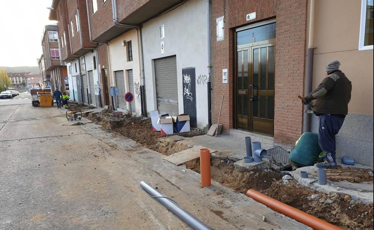 Villaquilambre invierte 52.000 euros en las rotondas de la carretera de Santander y en las calles de Villaobispo 