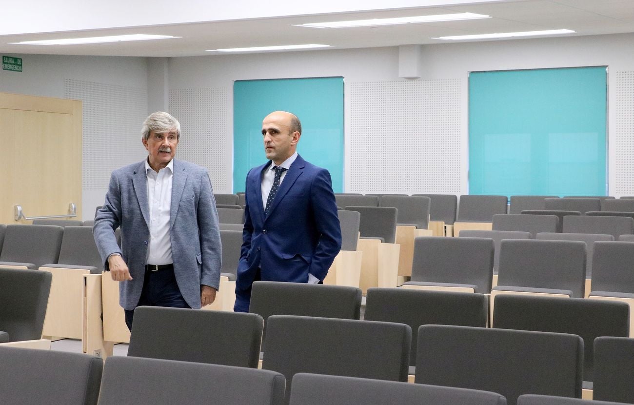 Un instante de la inauguración de la nueva sala tras su remodelación.