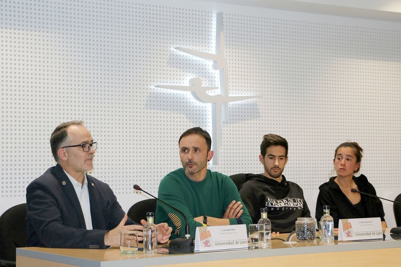 Un instante de la inauguración del nuevo salón.