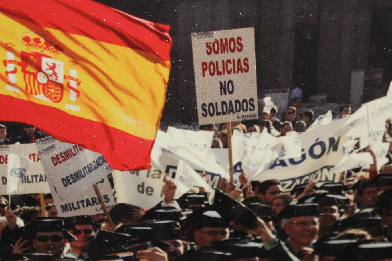 Fotos: Exposición sobre los 25 años de la Asociación Unificada de Guardias Civiles en León