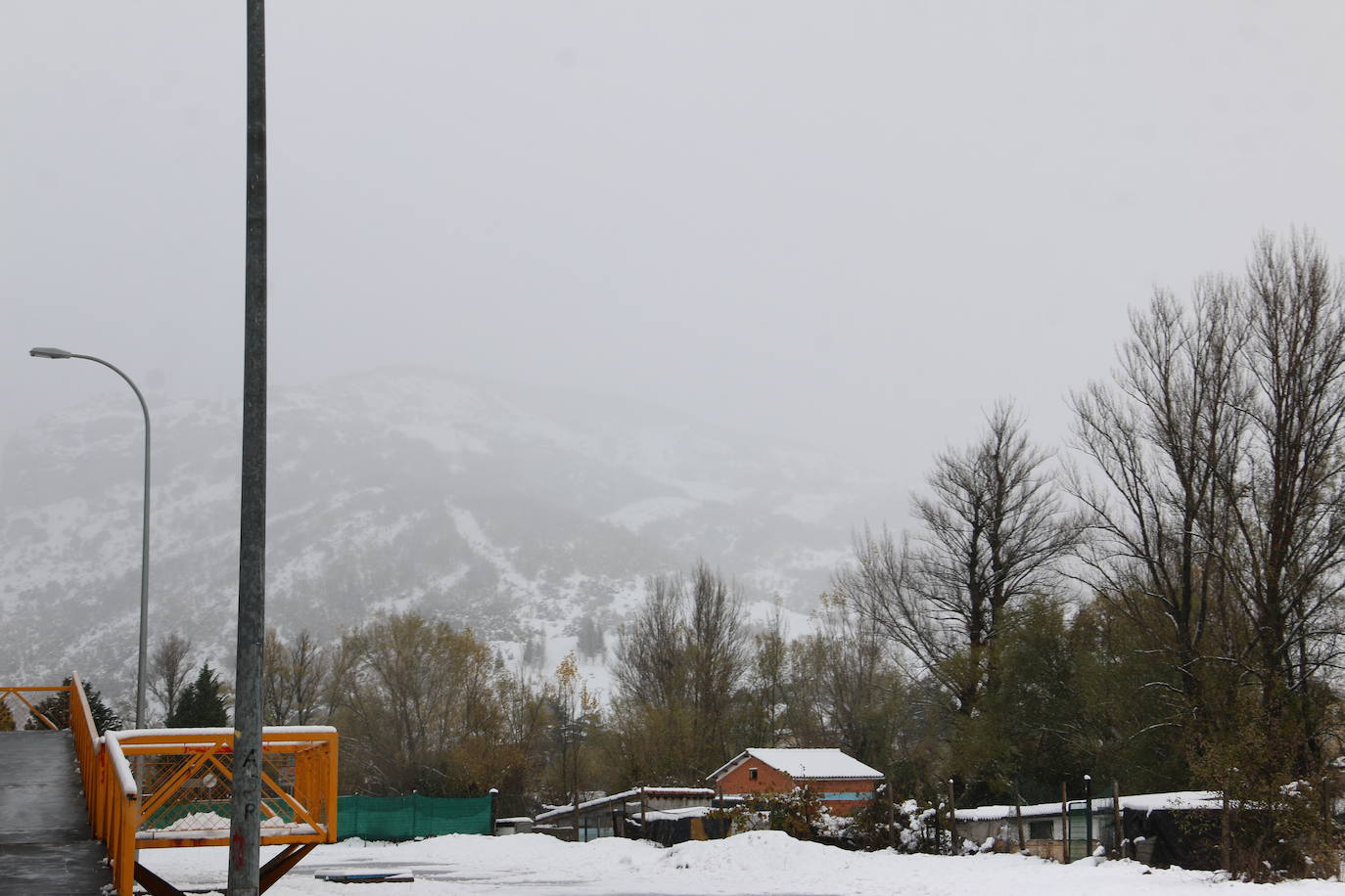 Fotos: León vuelve a convivir con la nieve