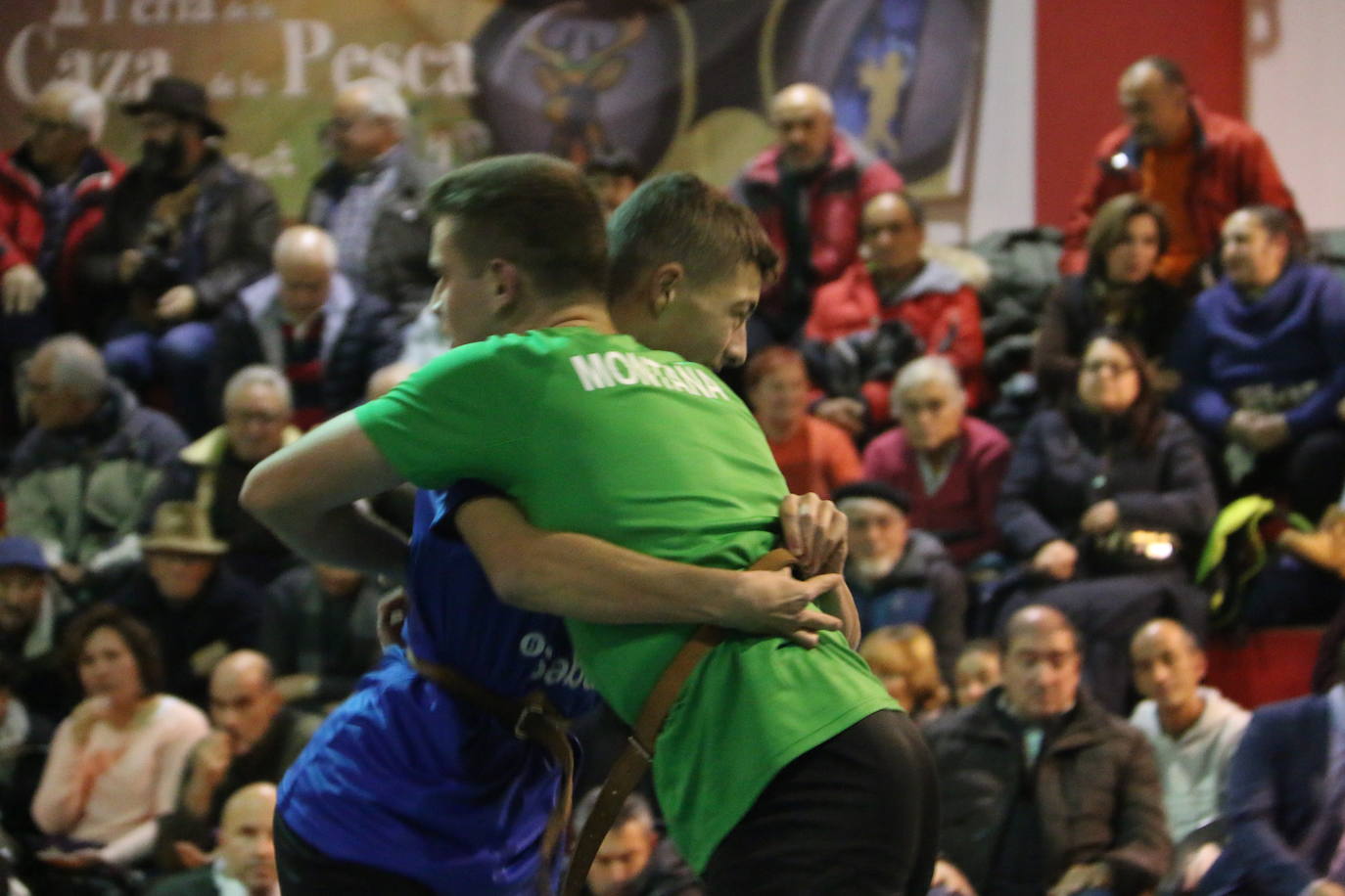 Fotos: La Montaña y La Ribera se miden Boñar