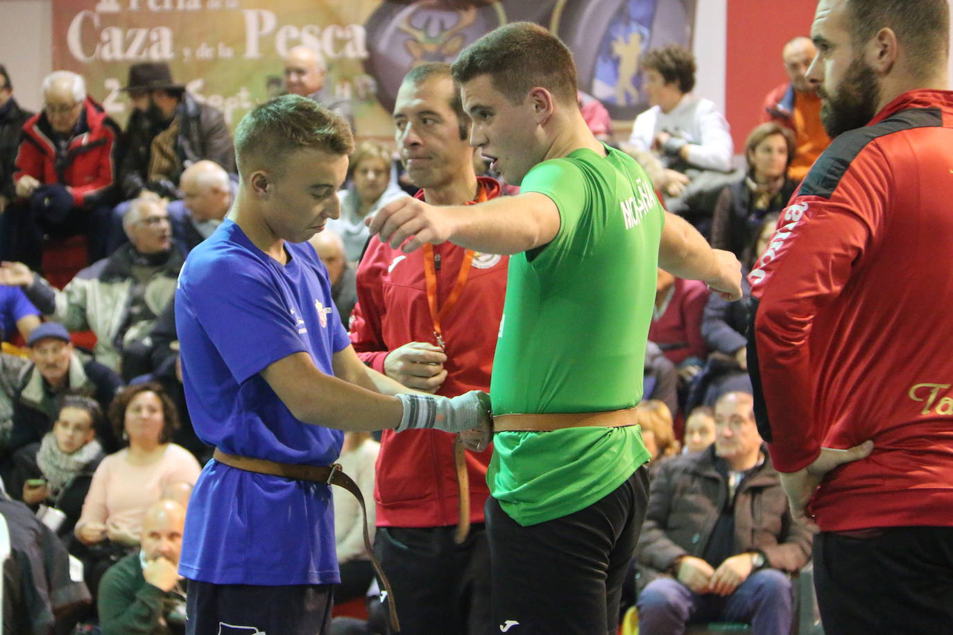 Fotos: La Montaña y La Ribera se miden Boñar