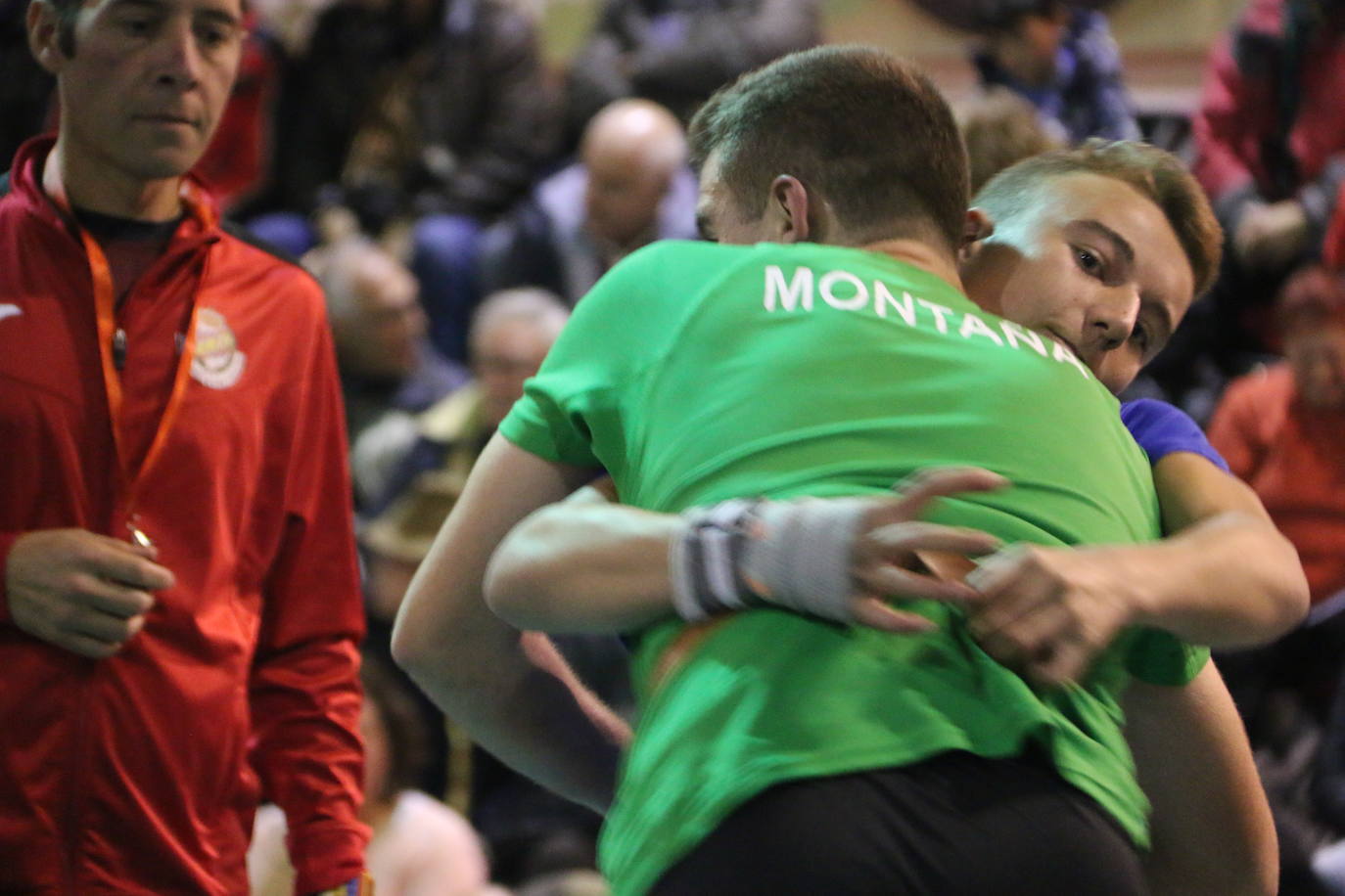 Fotos: La Montaña y La Ribera se miden Boñar