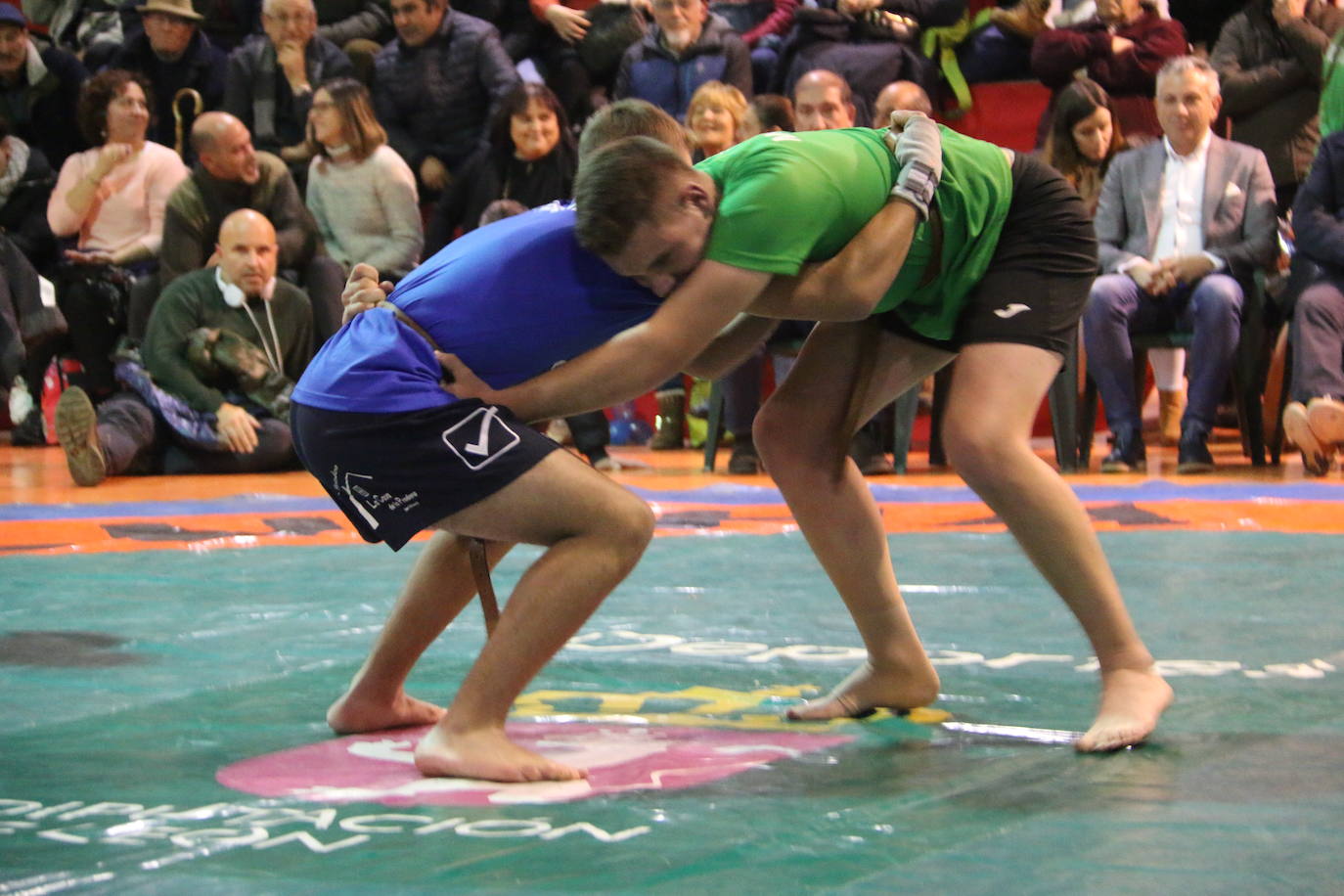 Fotos: La Montaña y La Ribera se miden Boñar